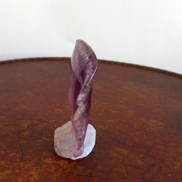 Flourite purple crystal fish on stand. 2.8" tall. - Picture 3 of 6